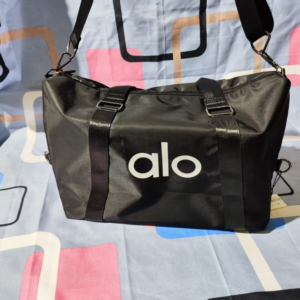 🏖️ Outdoor black large capacity ALO YOGA shoulder bag, very useful - Picture 2 of 5
